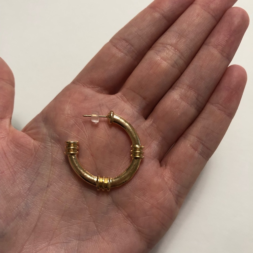 NWT gold open accent hoop earrings - Picture 5 of 5